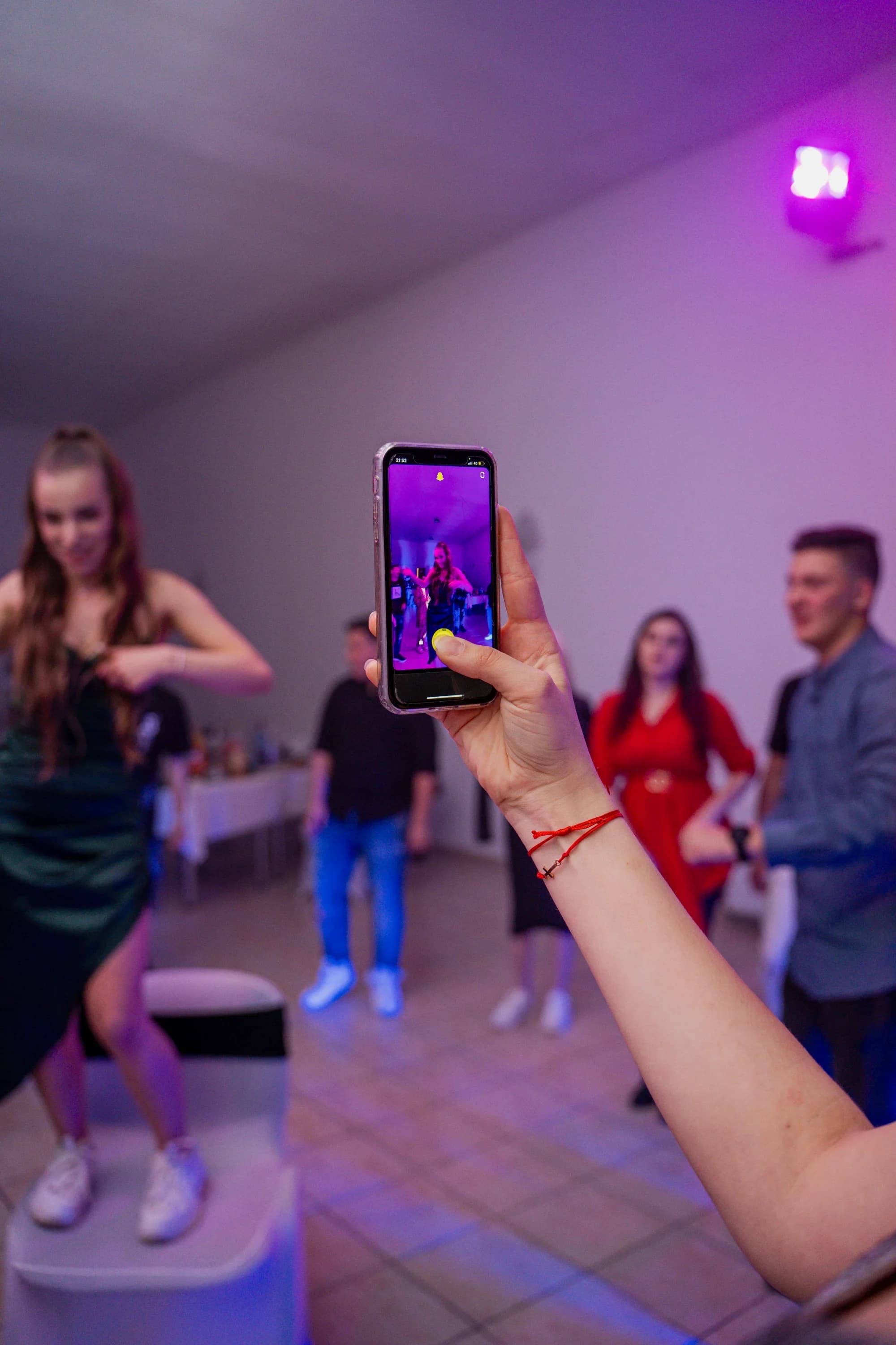 Tineri filmand dansul petrecerii fotograf majorat petrecere Brasov Crudu Alexandru CA Photography