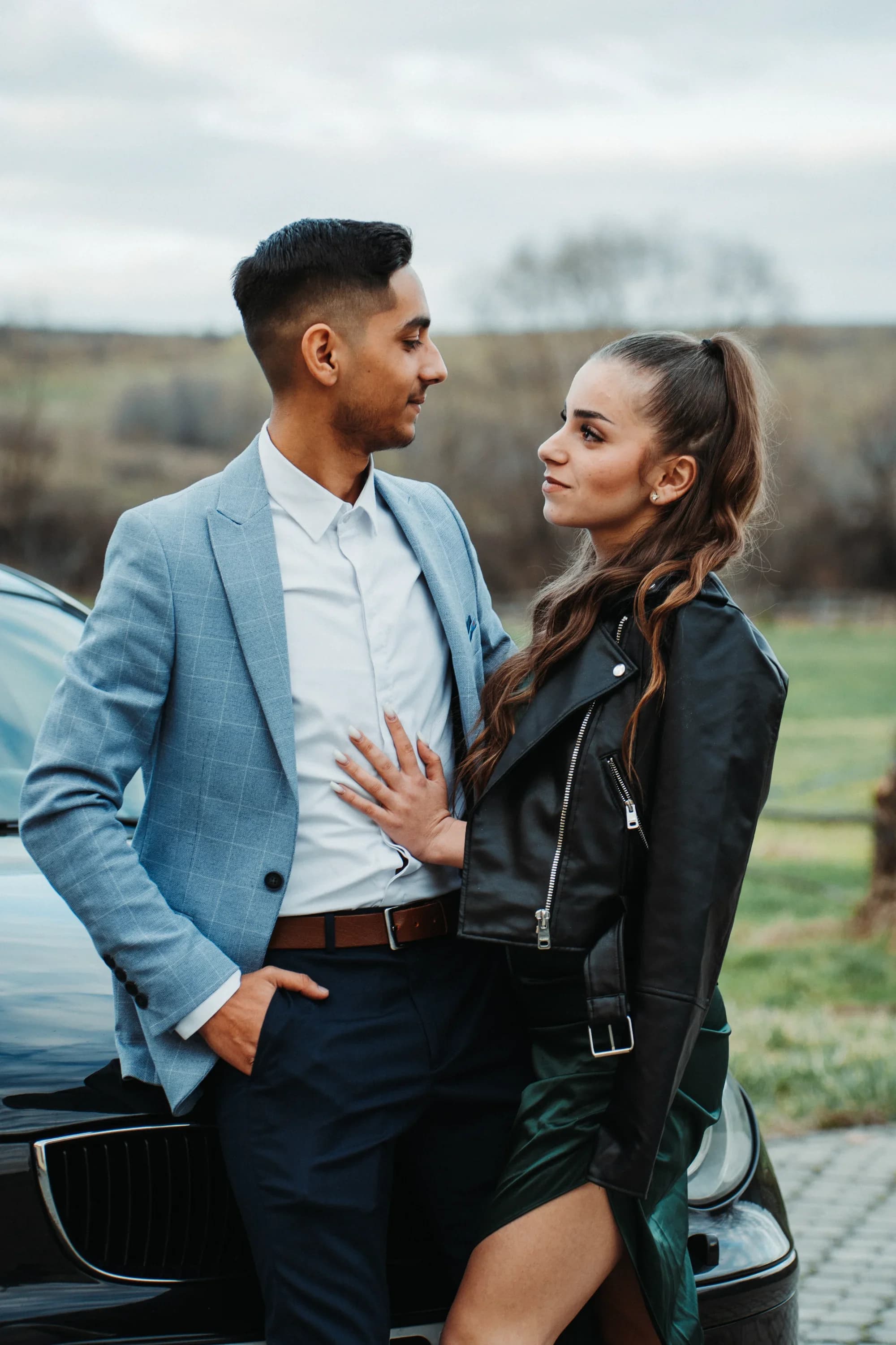 Tineri zambind la petrecere fotograf majorat petrecere Brasov Crudu Alexandru CA Photography