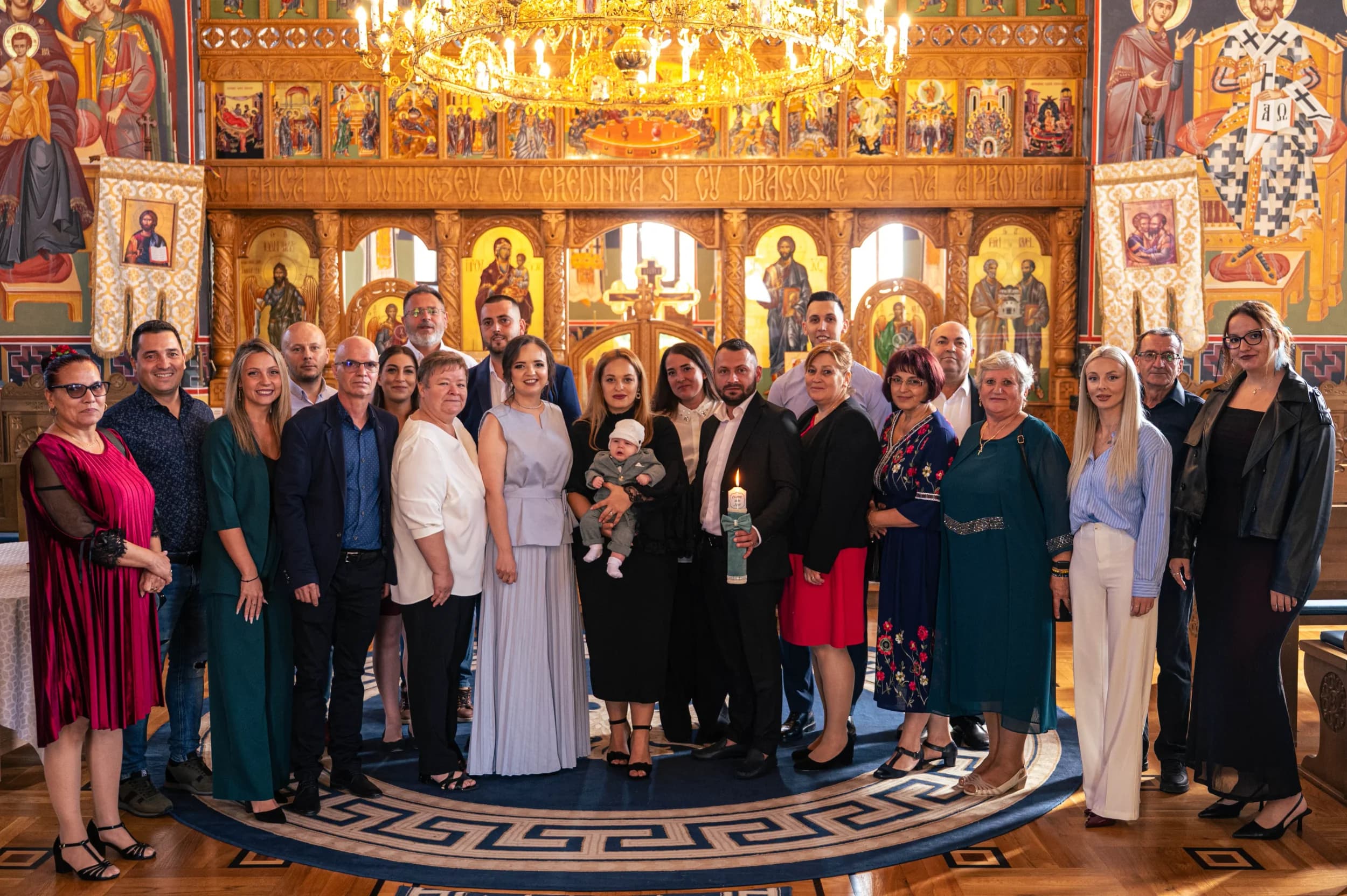 Moment emotional cu familia si bebelusul fotograf botez profesional Brasov Crudu Alexandru CA Photography