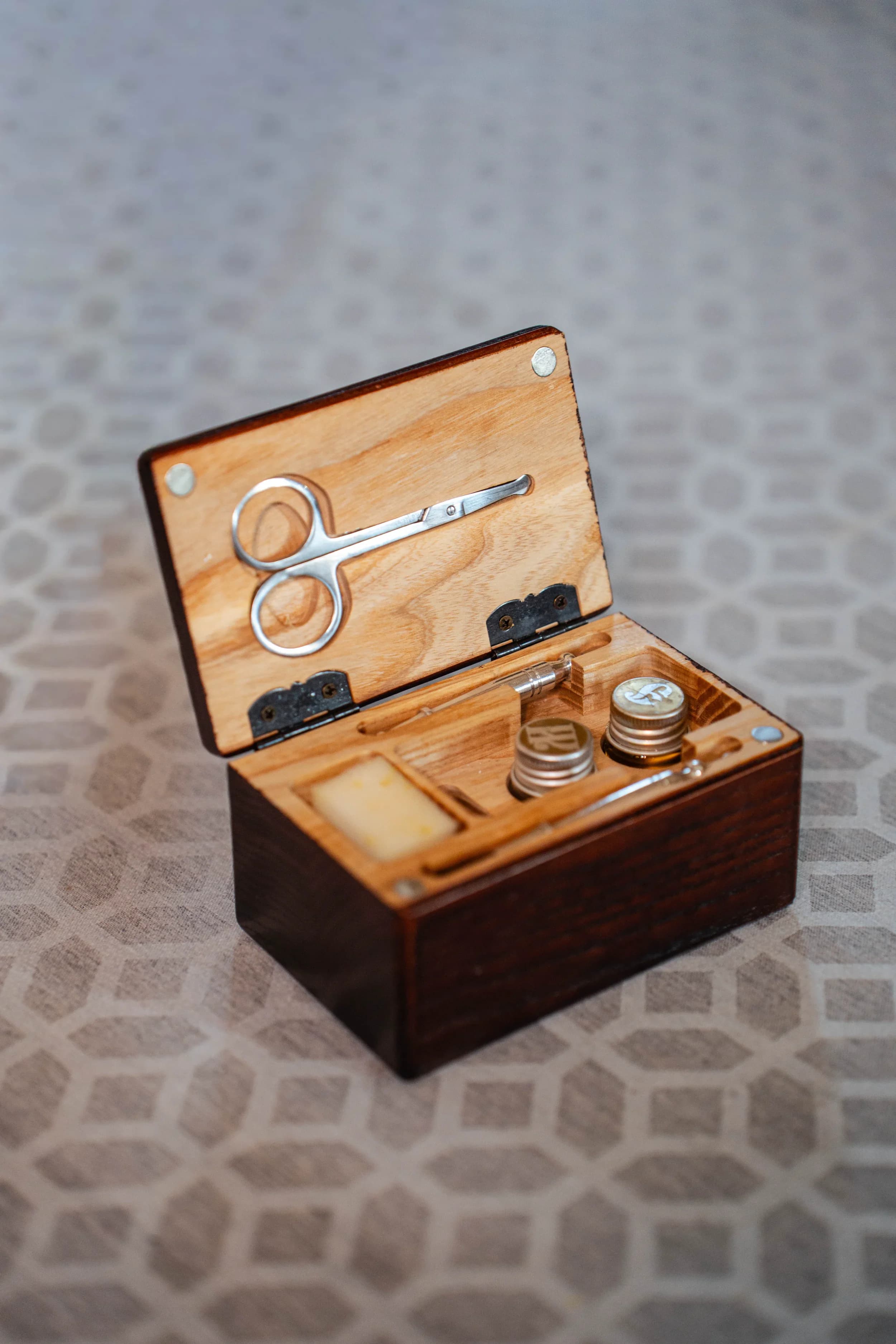 Cutie botez cu ustensile fotograf botez profesional Brasov Crudu Alexandru CA Photography