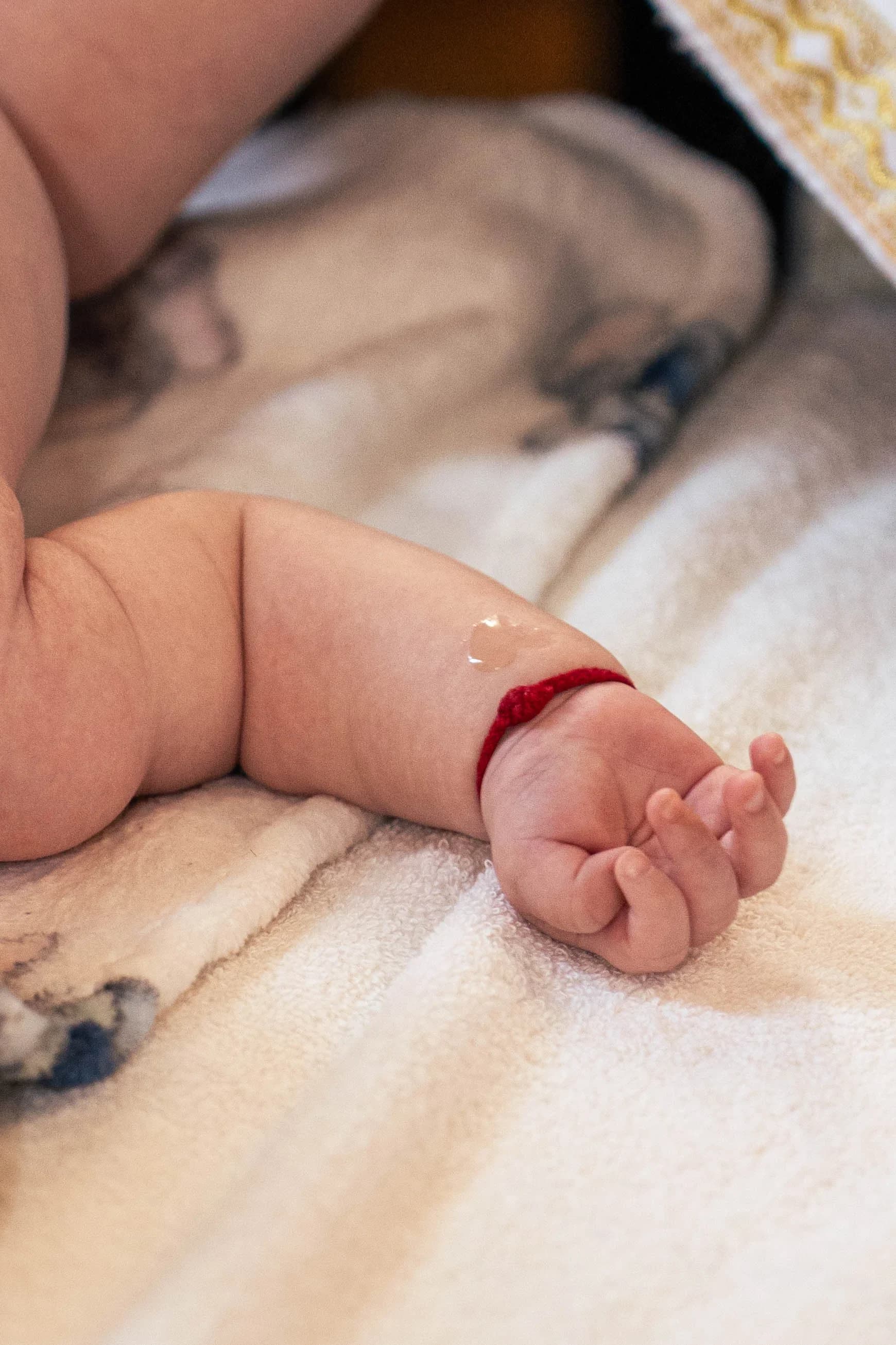 Detaliu brat bebelus fotograf botez profesional Brasov Crudu Alexandru CA Photography