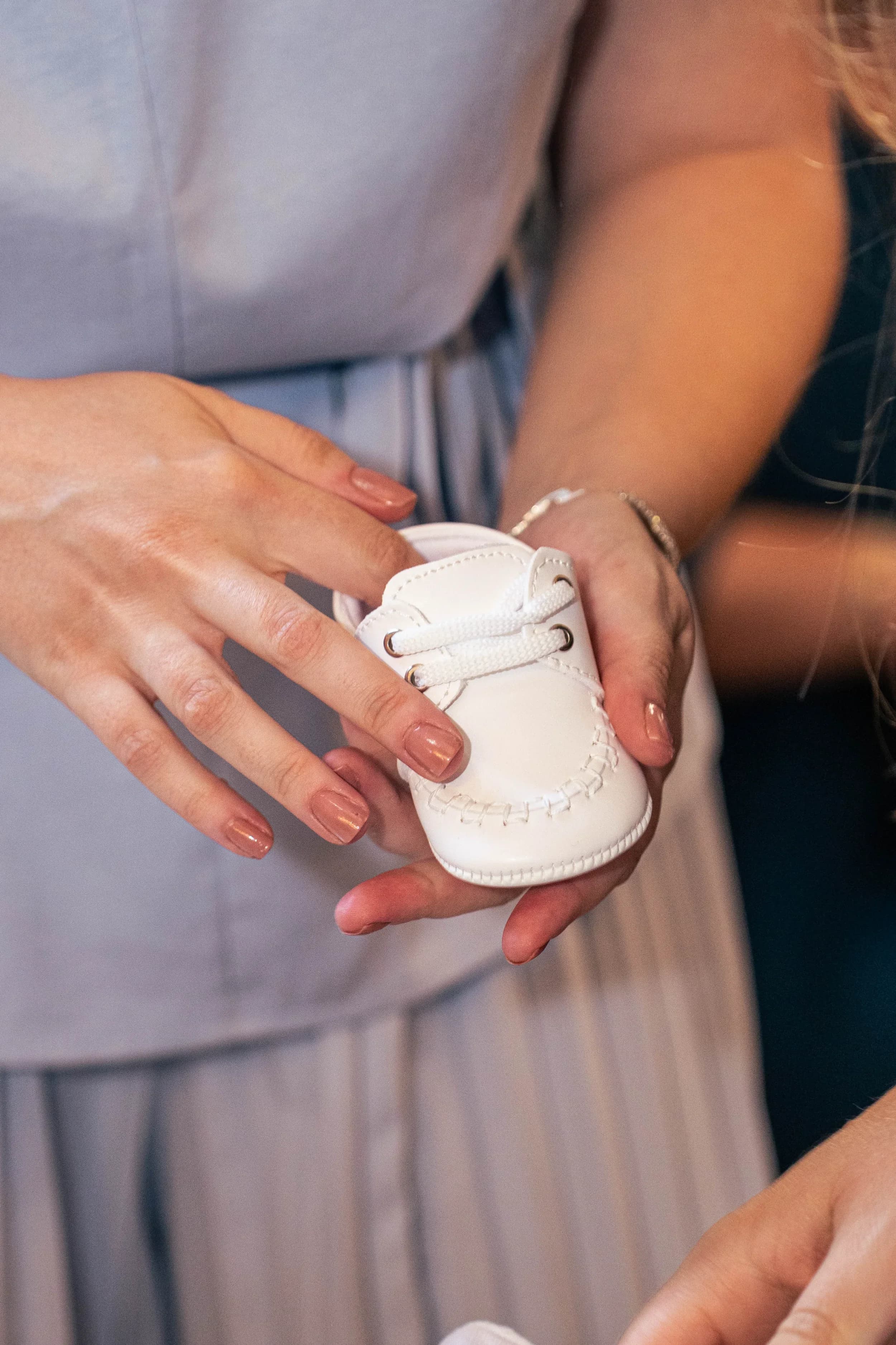 Detaliu pantofisor botez fotograf botez profesional Brasov Crudu Alexandru CA Photography