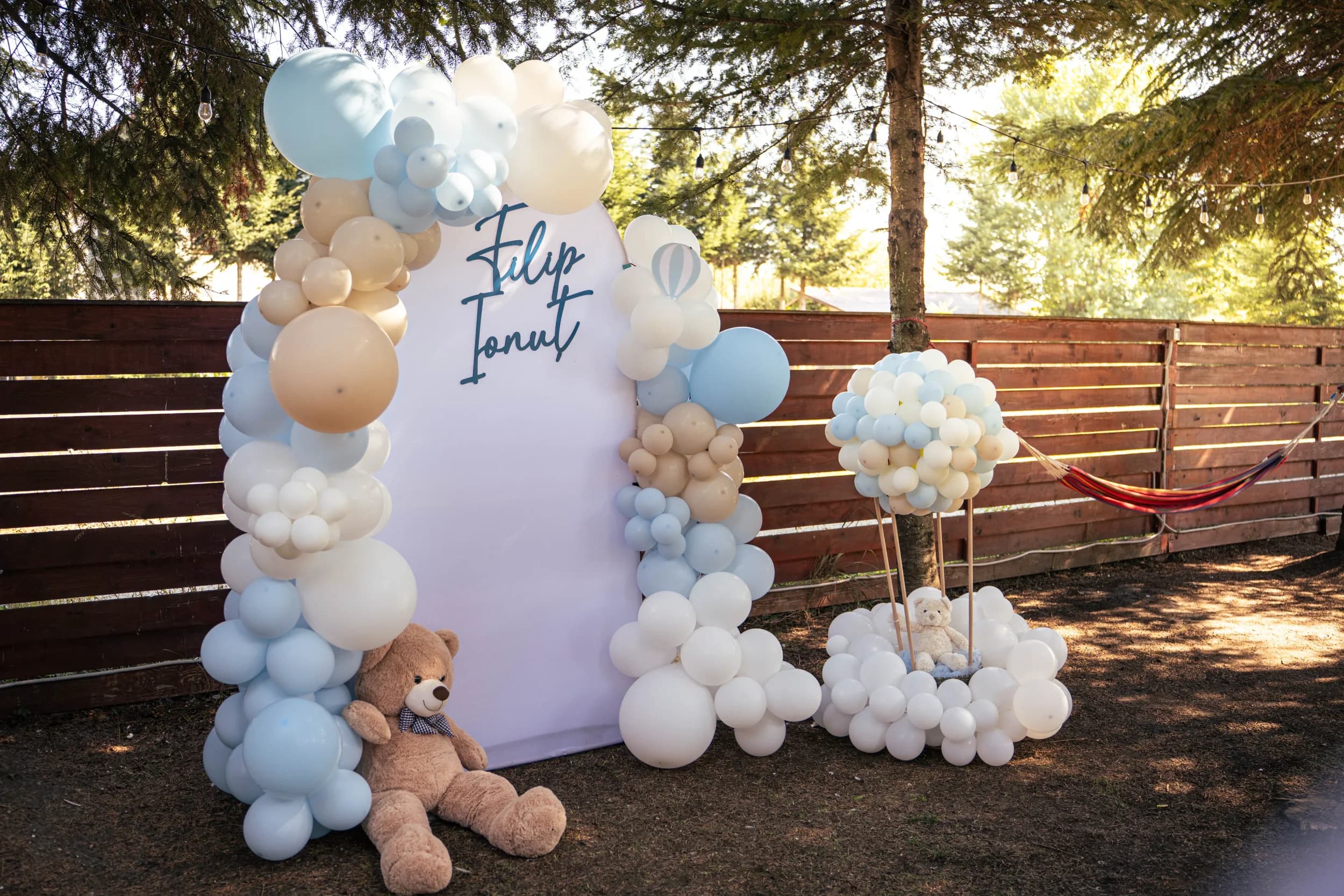 Decor vesel cu baloane pentru botez fotograf botez profesional Brasov Crudu Alexandru CA Photography