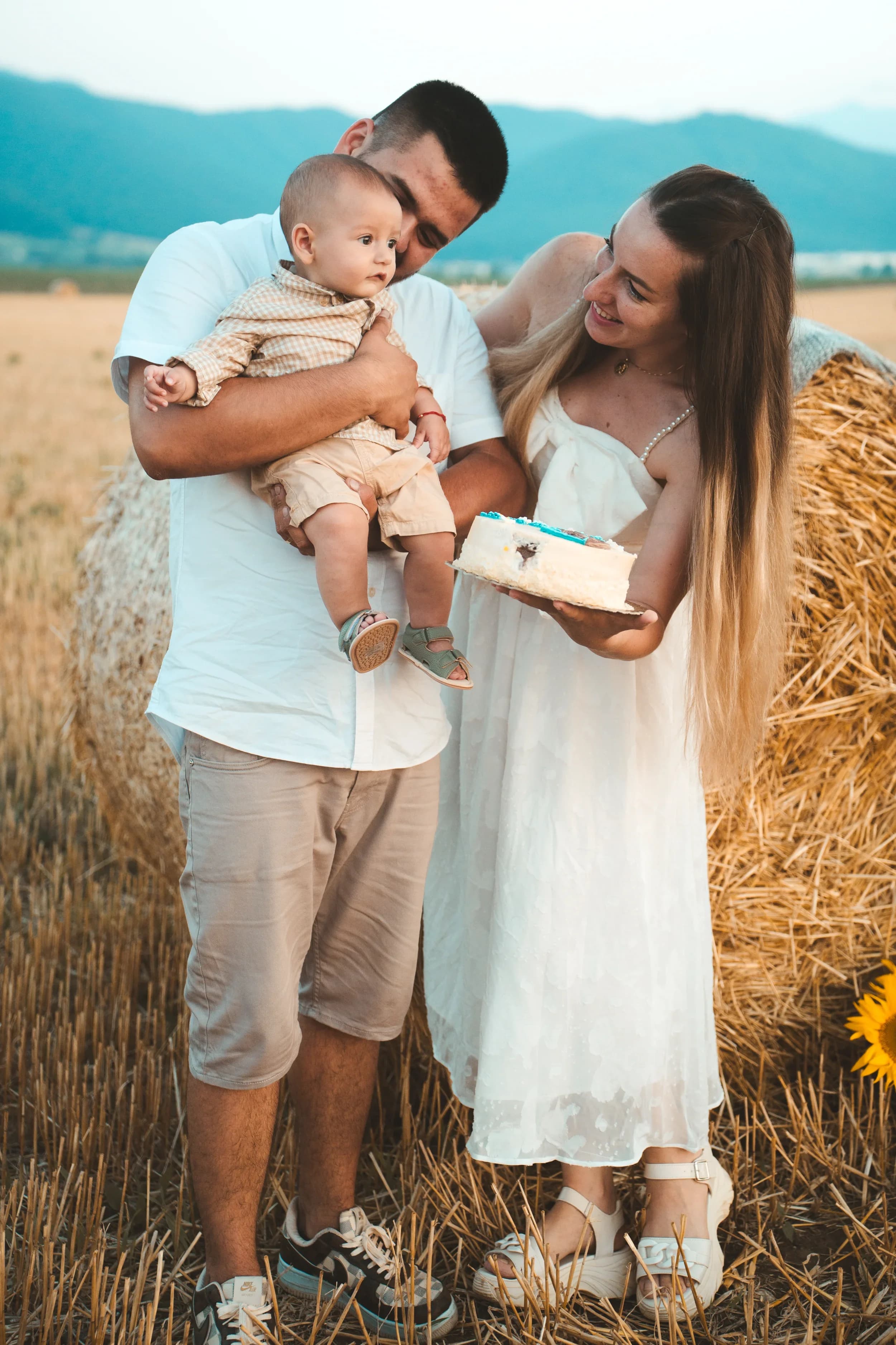Familie cu copil la ferma fotograf familie sedinta foto studio Brasov Crudu Alexandru CA Photography