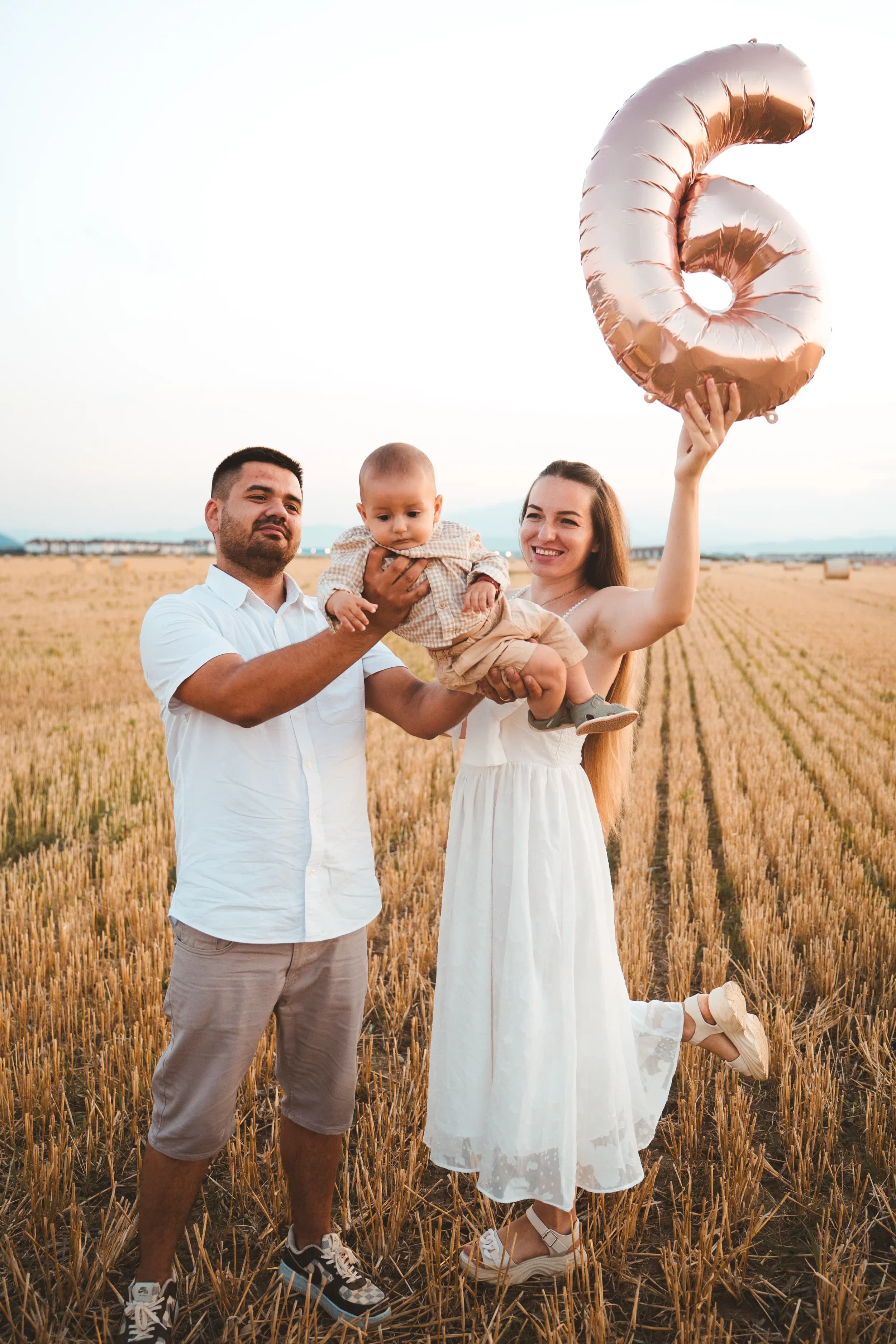 Familie cu copil sarbatorind aniversarea in camp fotograf familie sedinta foto studio Brasov Crudu Alexandru CA Photography