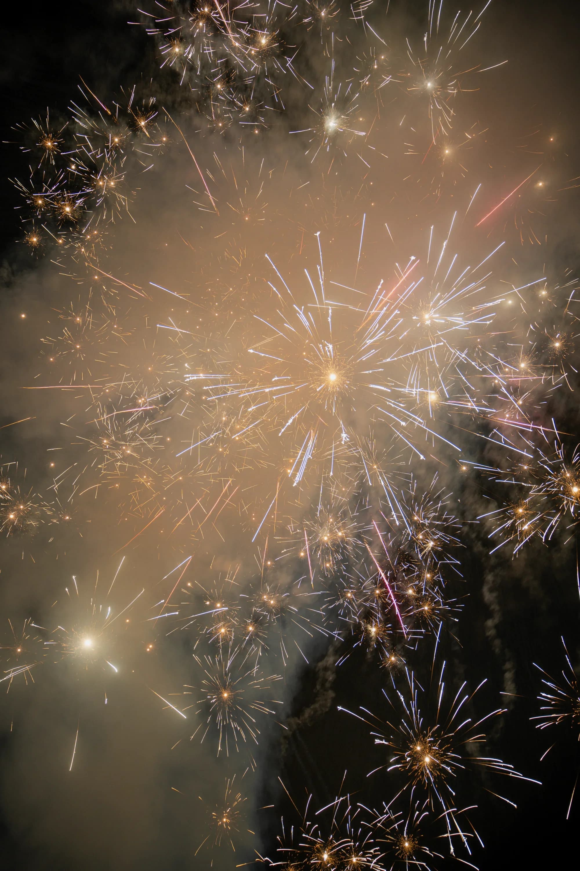 Artificii colorati la petrecere fotograf majorat petrecere Brasov Crudu Alexandru CA Photography