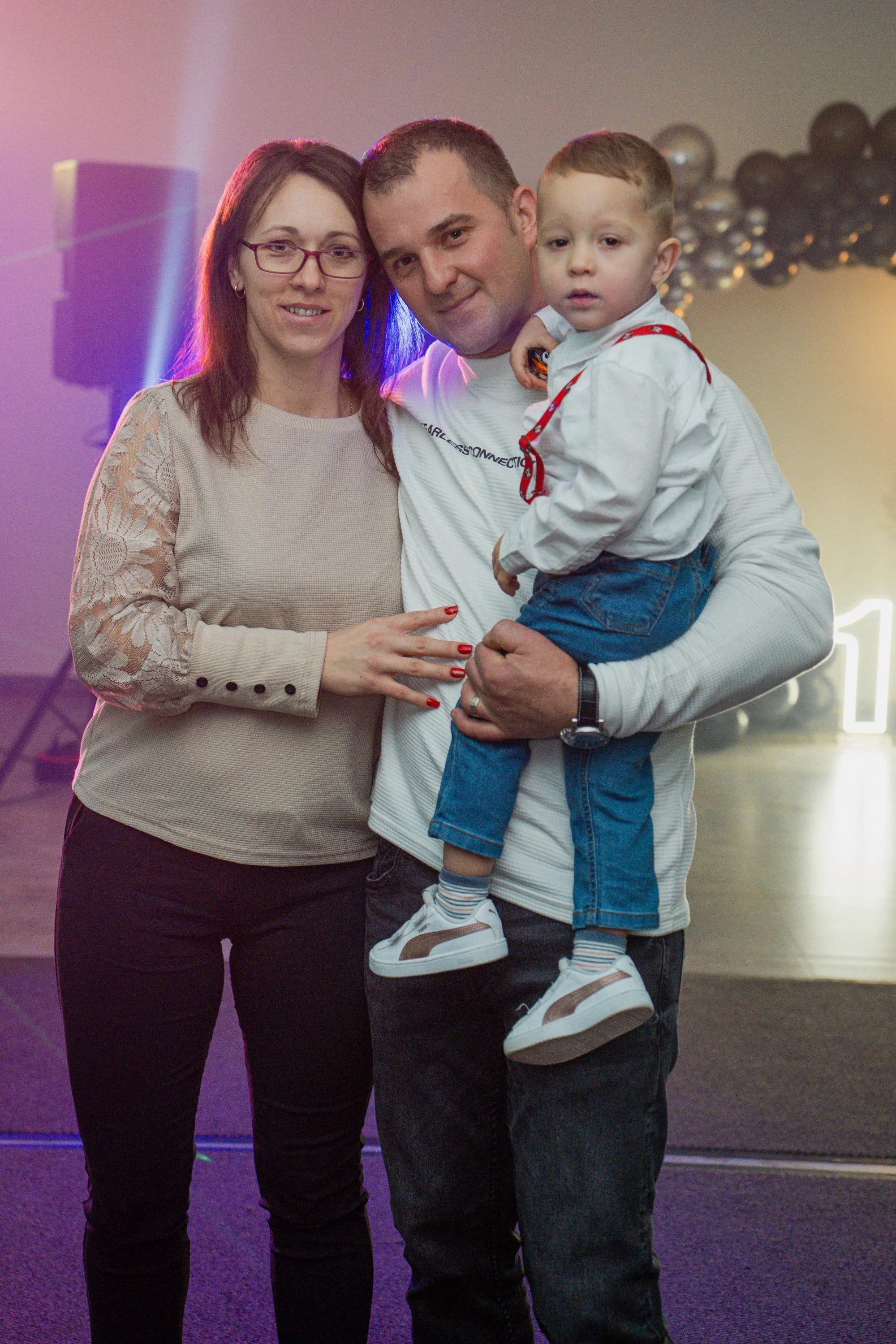 Familie fericita la petrecere fotograf majorat petrecere Brasov Crudu Alexandru CA Photography