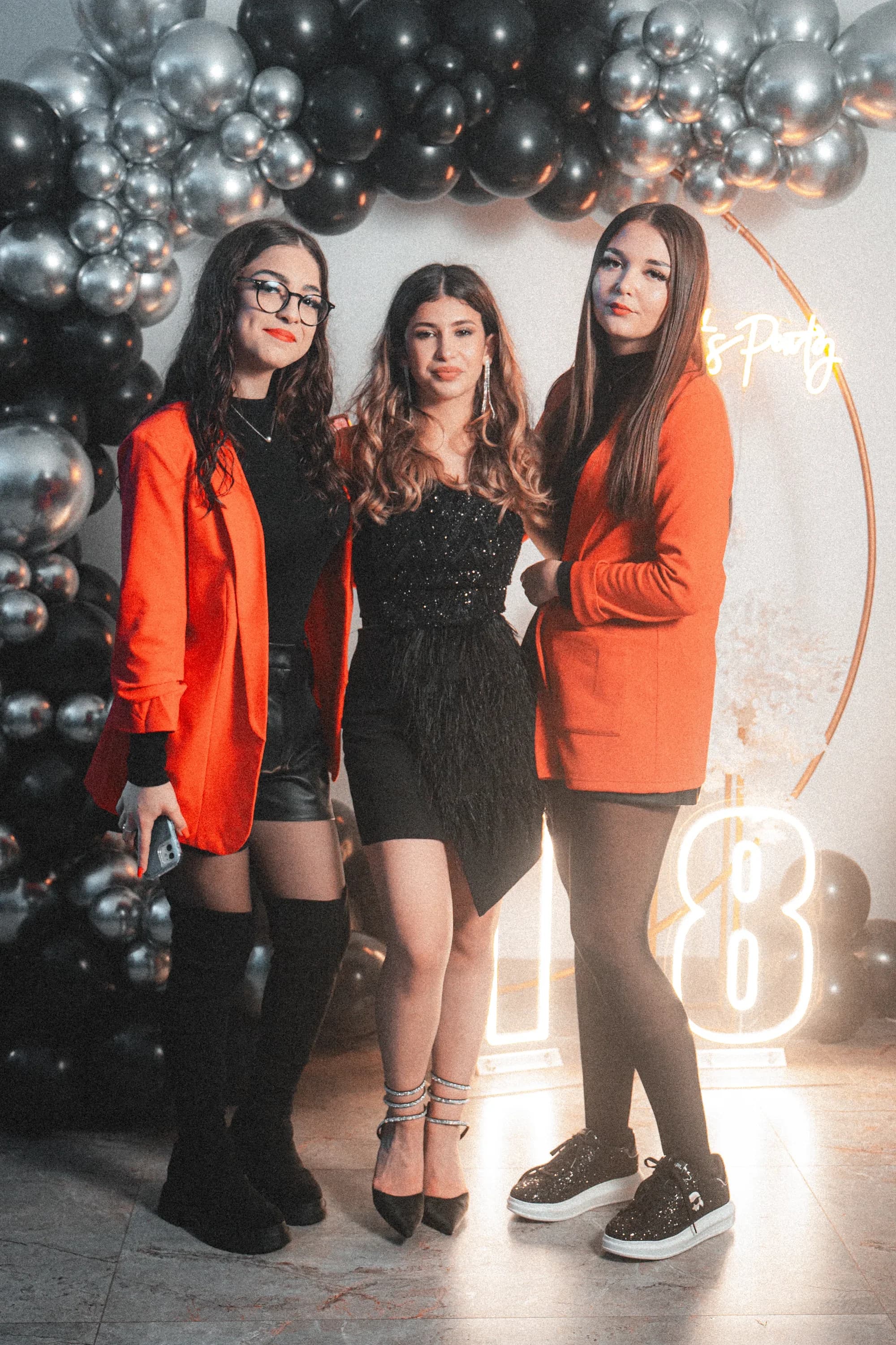 Tinere dansand la petrecere fotograf majorat petrecere Brasov Crudu Alexandru CA Photography