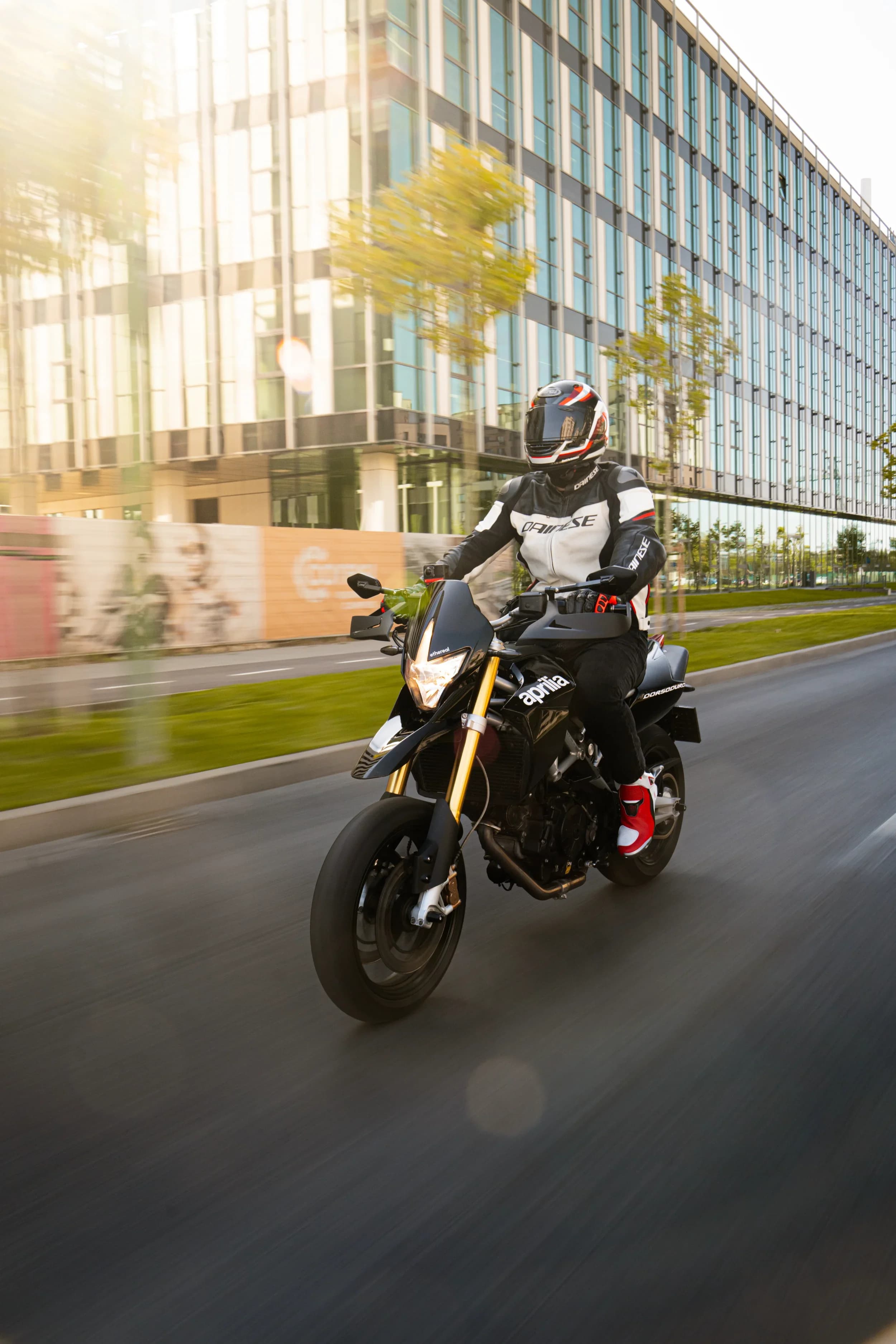 Motocicleta in miscare pe strada fotograf auto sedinta foto masini Brasov Crudu Alexandru CA Photography