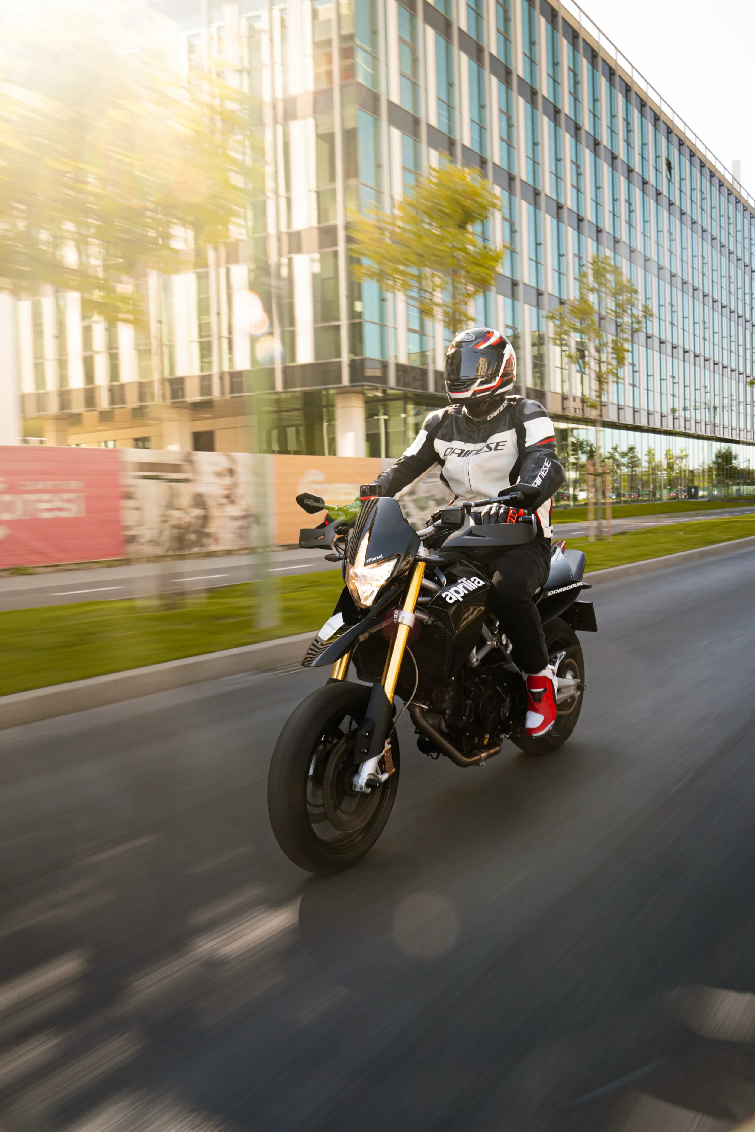 Motocicleta in miscare pe strada fotograf auto sedinta foto masini Brasov Crudu Alexandru CA Photography