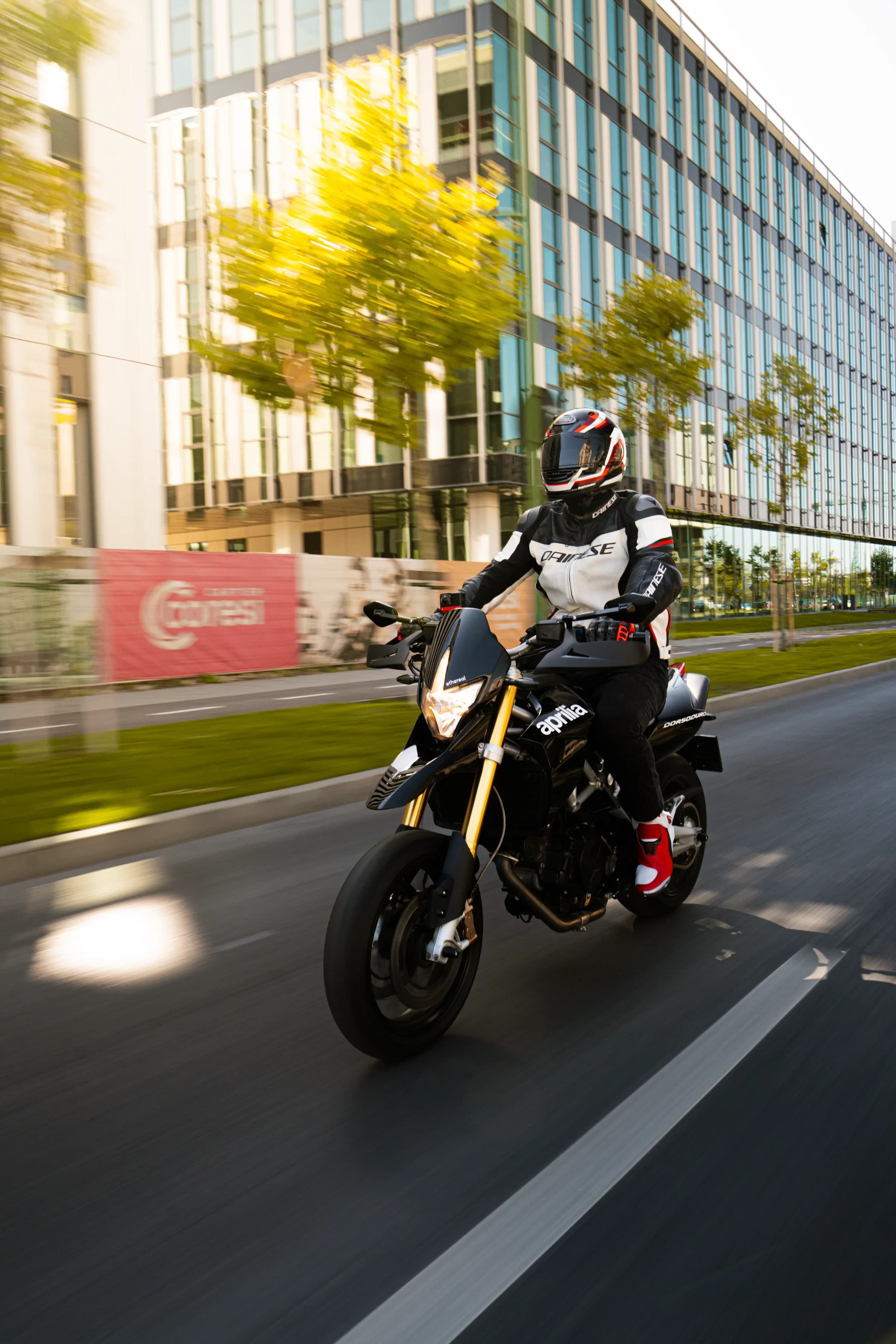 Motocicleta in miscare pe strada fotograf auto sedinta foto masini Brasov Crudu Alexandru CA Photography