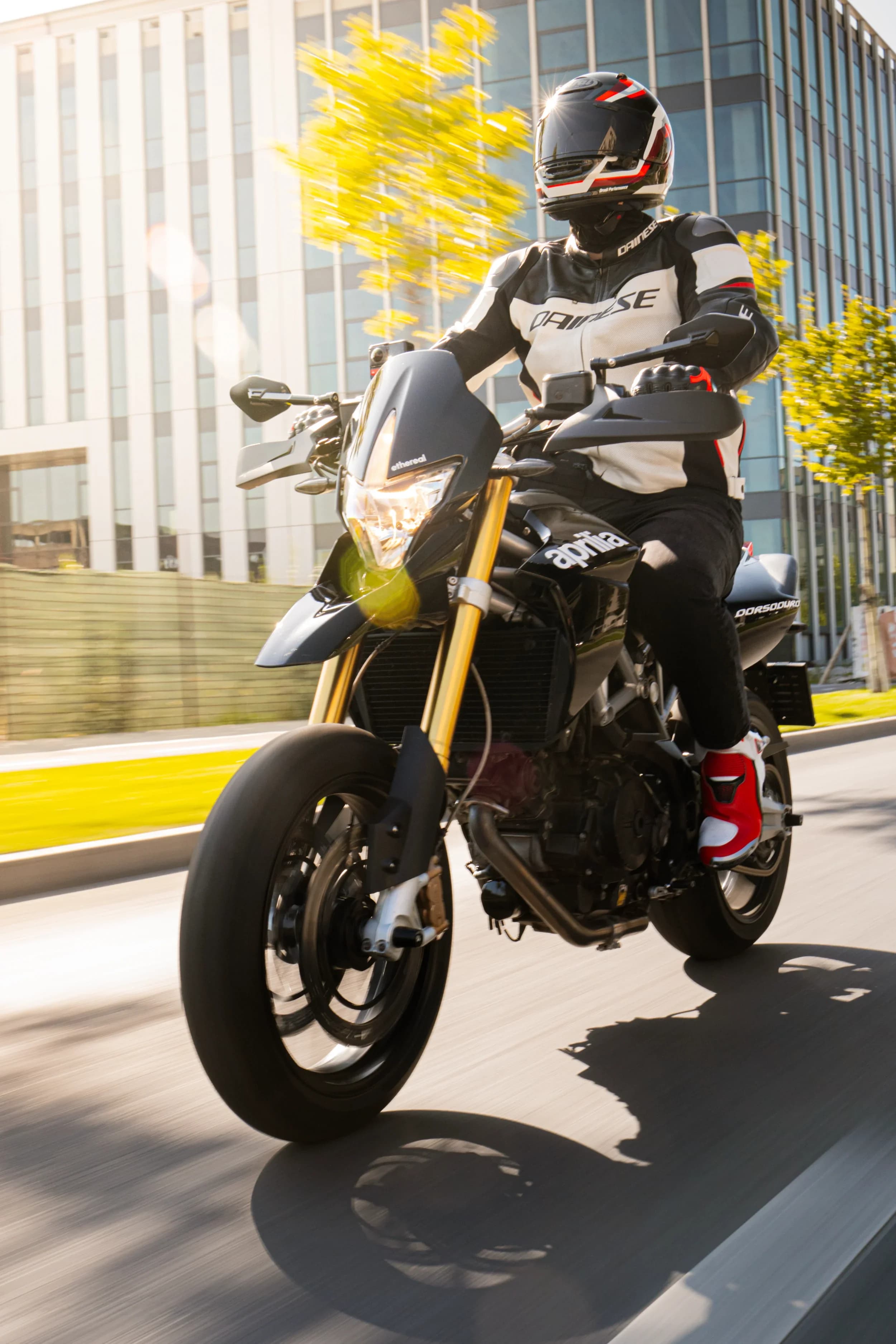 Motocicleta in miscare pe strada fotograf auto sedinta foto masini Brasov Crudu Alexandru CA Photography