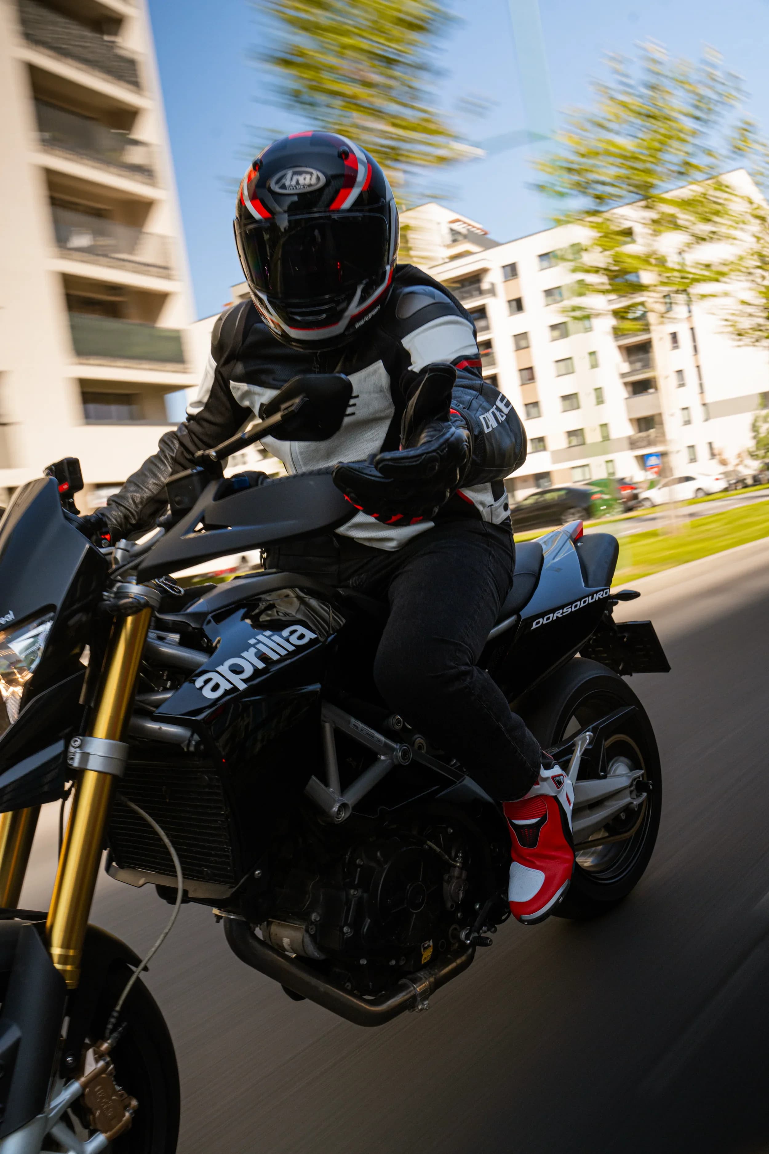 Motocicletă Aprilia in mișcare fotograf auto sedinta foto masini Brasov Crudu Alexandru CA Photography