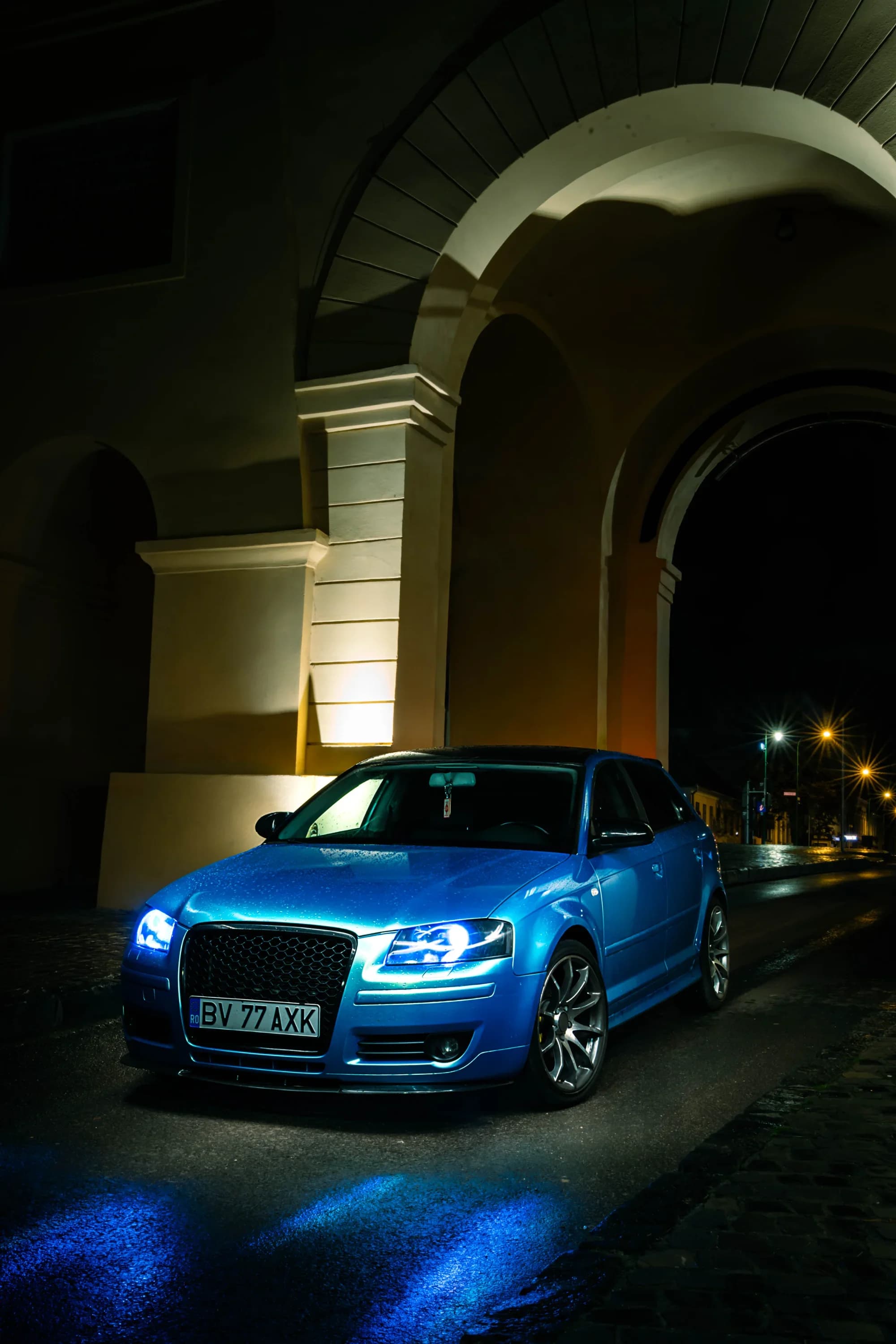 Audi S8 al noapte sub arcade fotograf auto sedinta foto masini Brasov Crudu Alexandru CA Photography