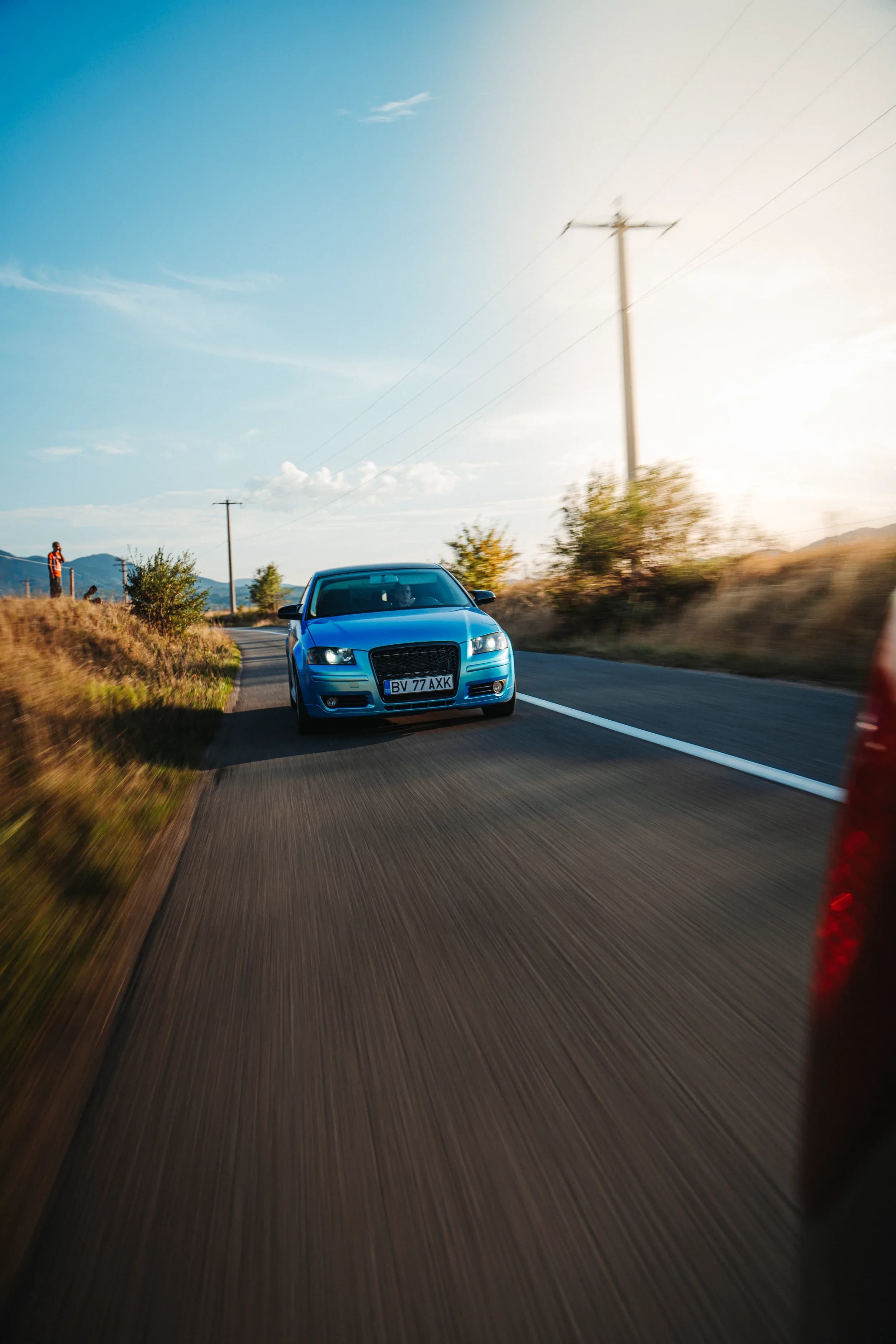 Masina albastra pe drum fotograf auto sedinta foto masini Brasov Crudu Alexandru CA Photography