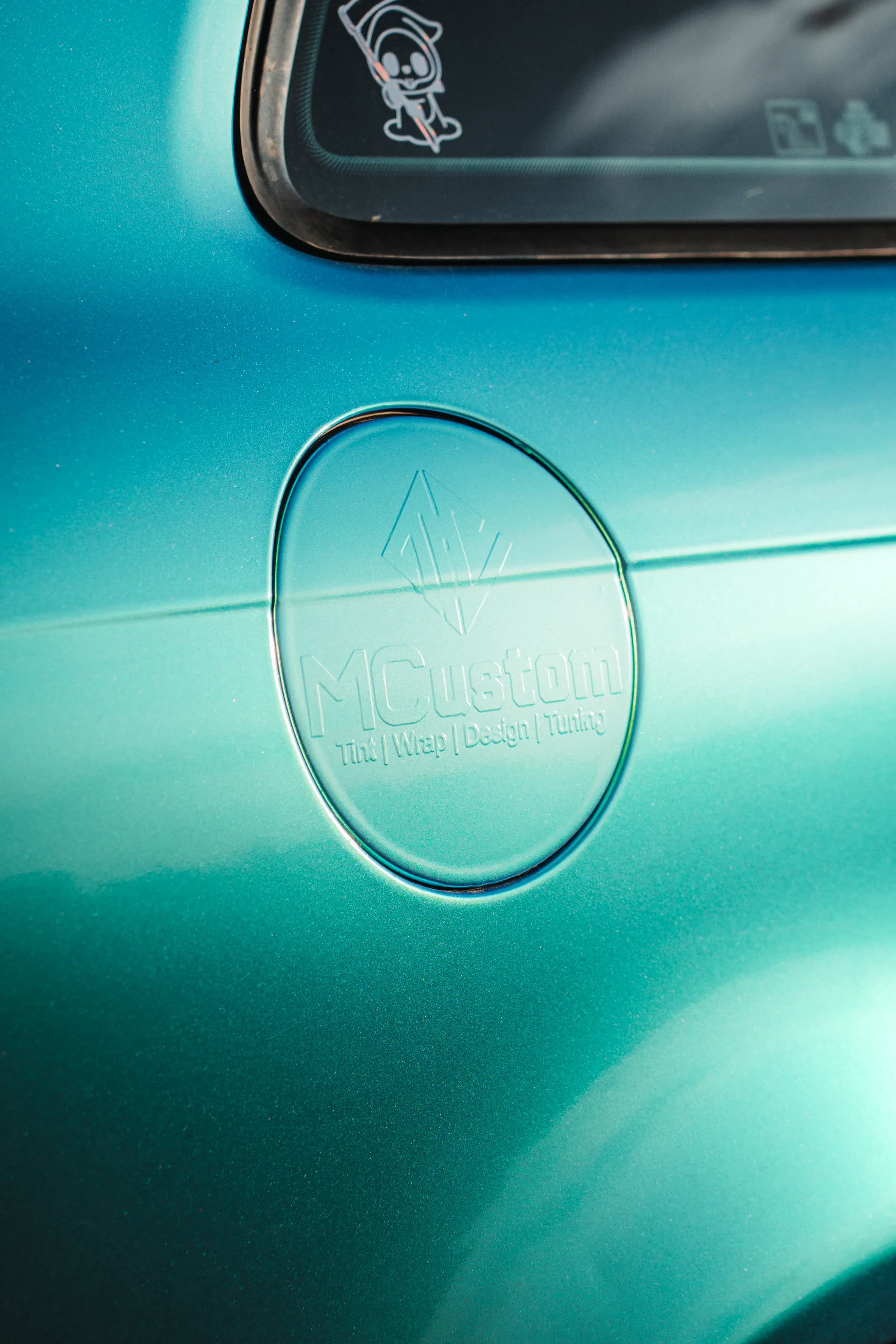 Detaliu sigiliu MC Custom fotograf auto sedinta foto masini Brasov Crudu Alexandru CA Photography