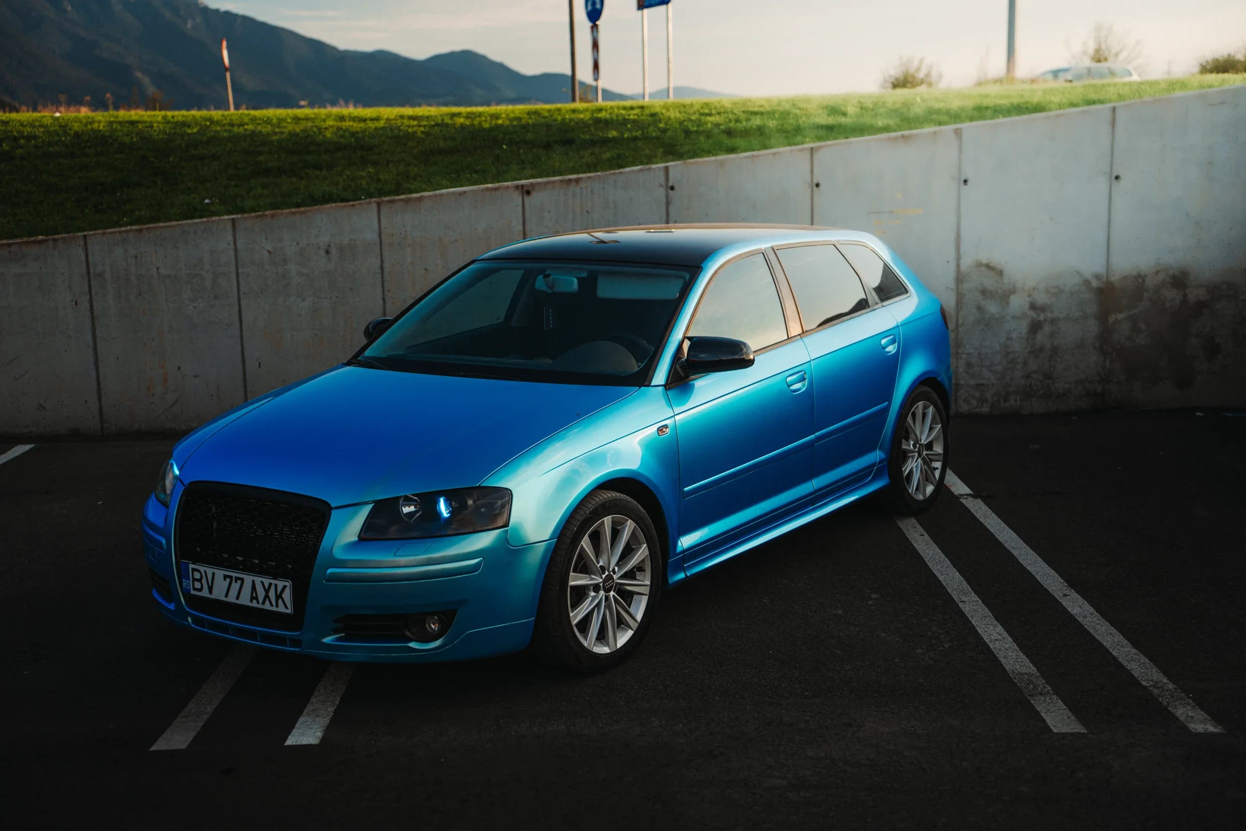 Audi A3 albastru in parcaj fotograf auto sedinta foto masini Brasov Crudu Alexandru CA Photography