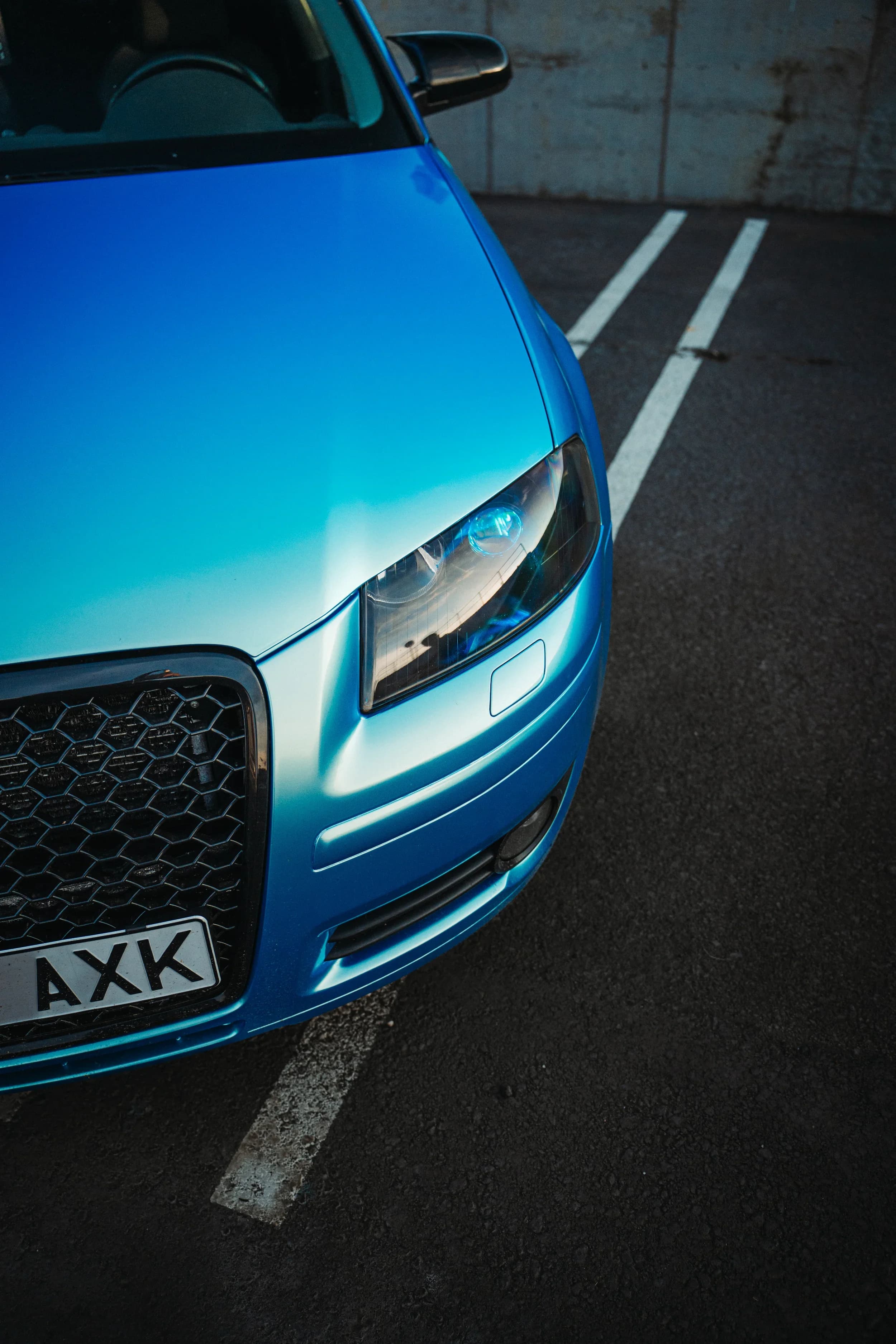 Audi in parcarea cu asfalt fotograf auto sedinta foto masini Brasov Crudu Alexandru CA Photography