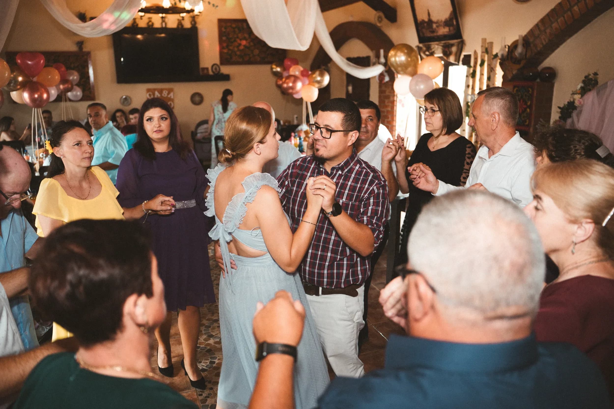 Moment de bucurie la petrecerea de botez fotograf botez profesional Brasov Crudu Alexandru CA Photography