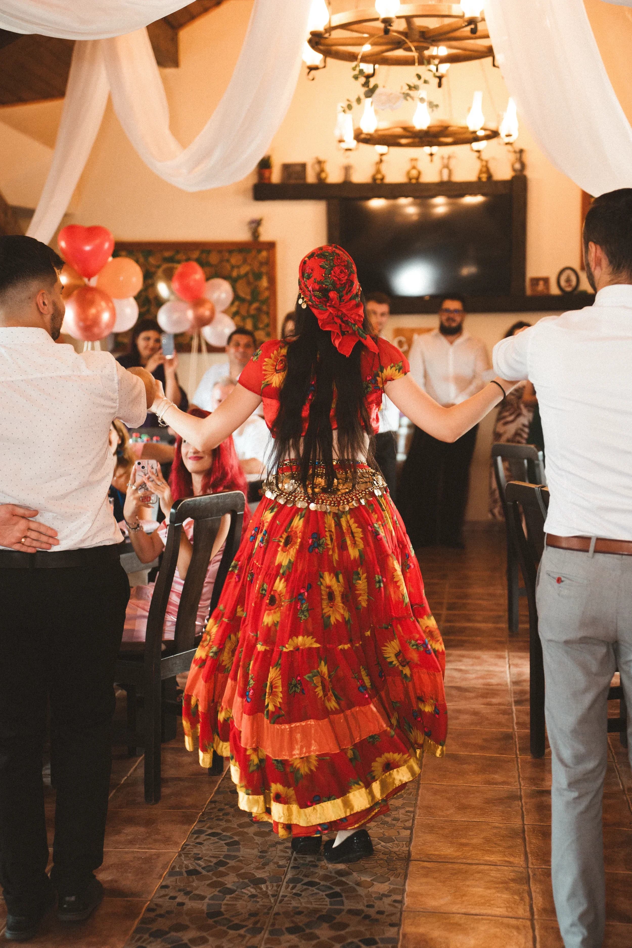 Dans popular la petrecerea de botez fotograf botez profesional Brasov Crudu Alexandru CA Photography