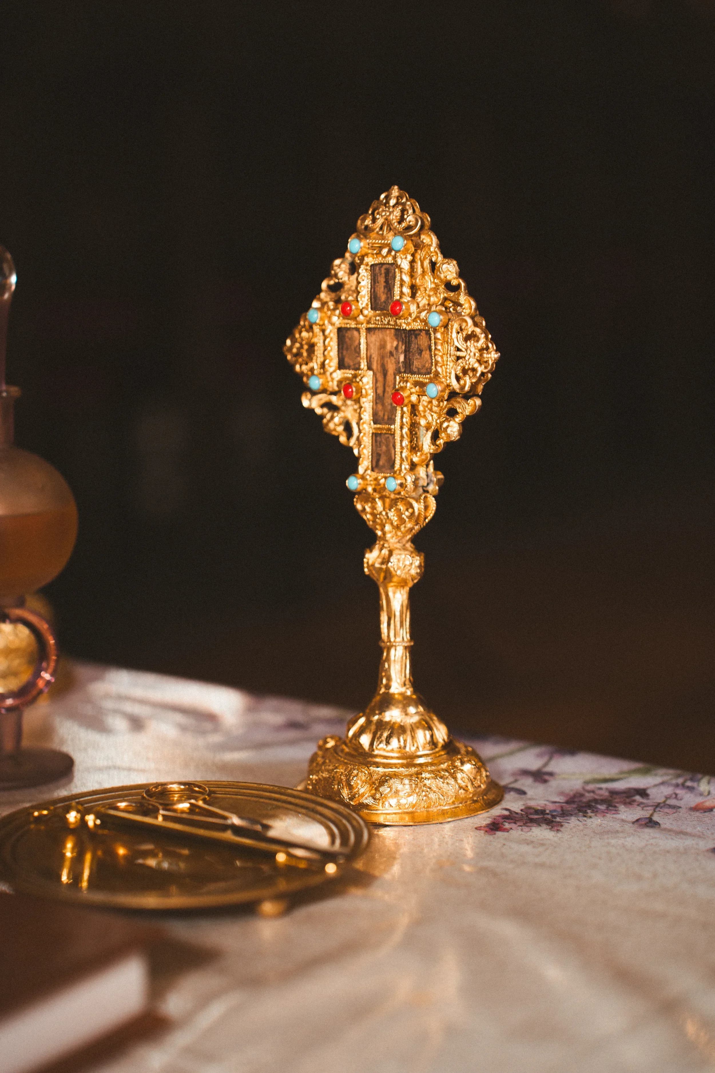 Detaliu cruce aurie fotograf botez profesional Brasov Crudu Alexandru CA Photography