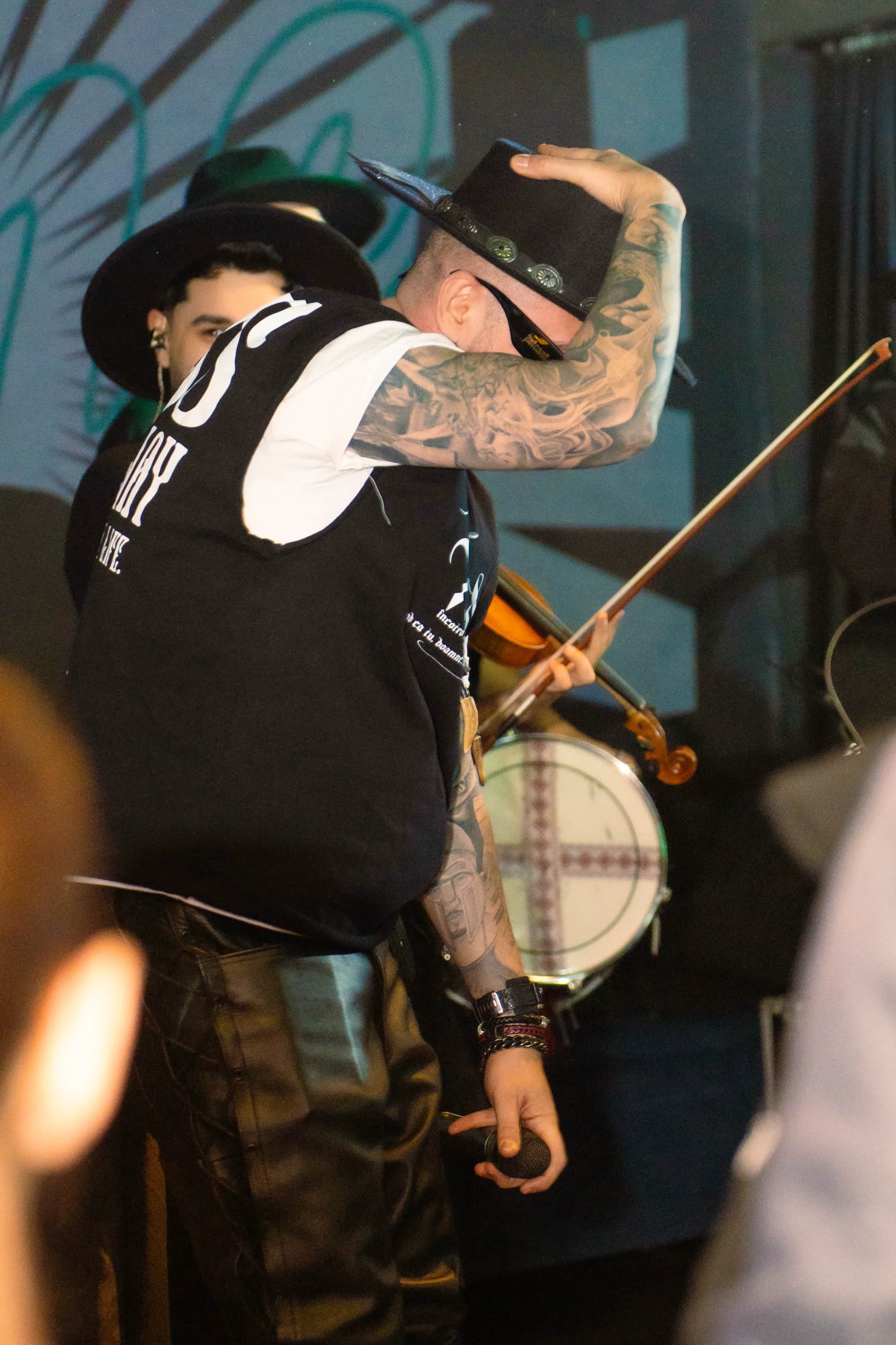 Artist interpretand la eveniment fotograf club evenimente Brasov Crudu Alexandru CA Photography