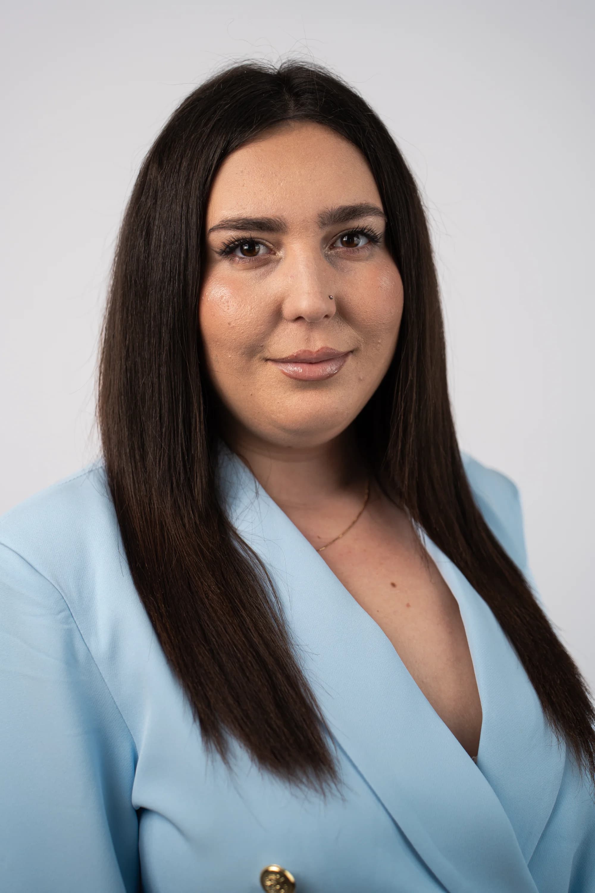 Portret femeie cu par lung fotografie produs video promovare business Brasov Crudu Alexandru CA Photography