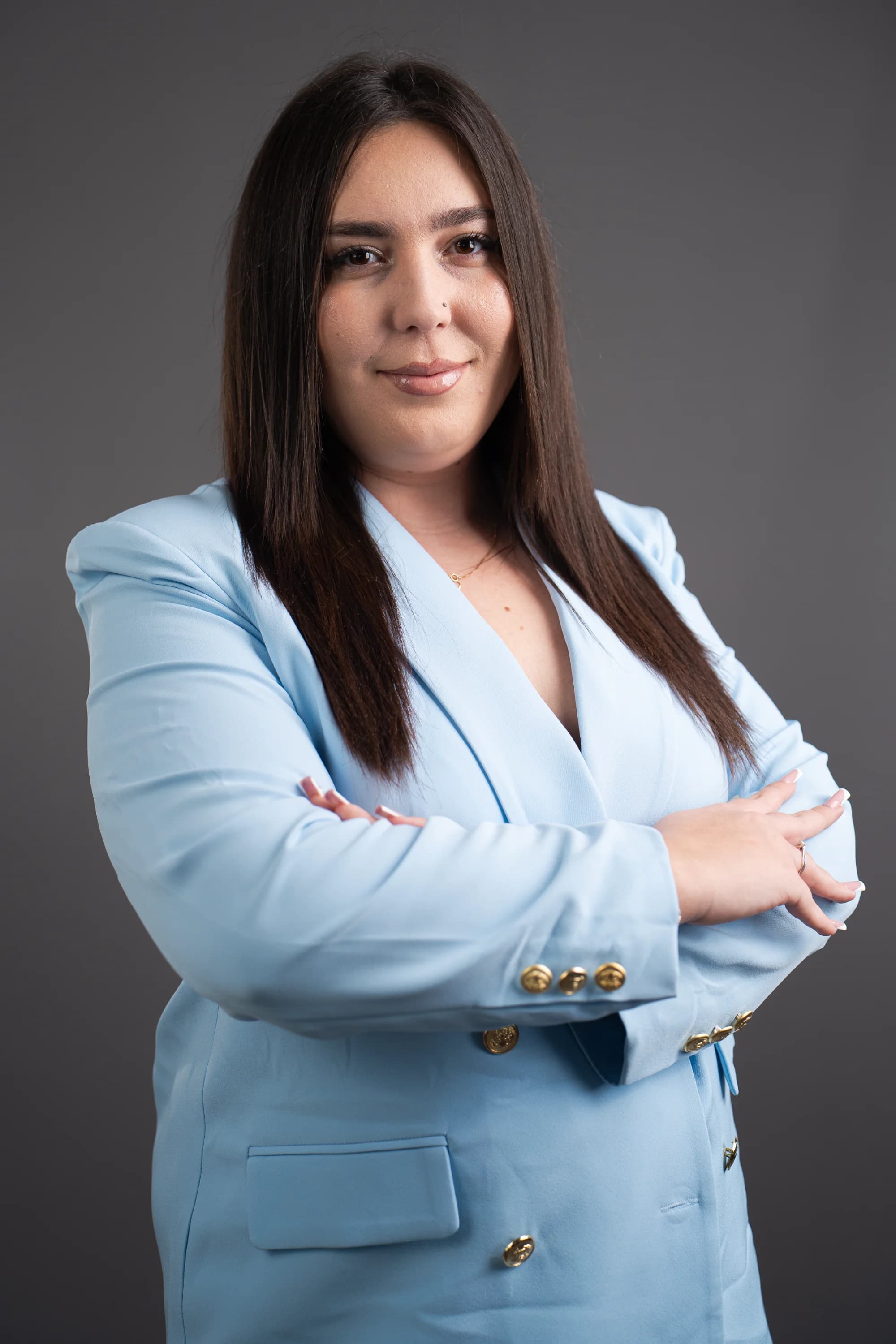 Portret femeie professionala in costum fotografie produs video promovare business Brasov Crudu Alexandru CA Photography