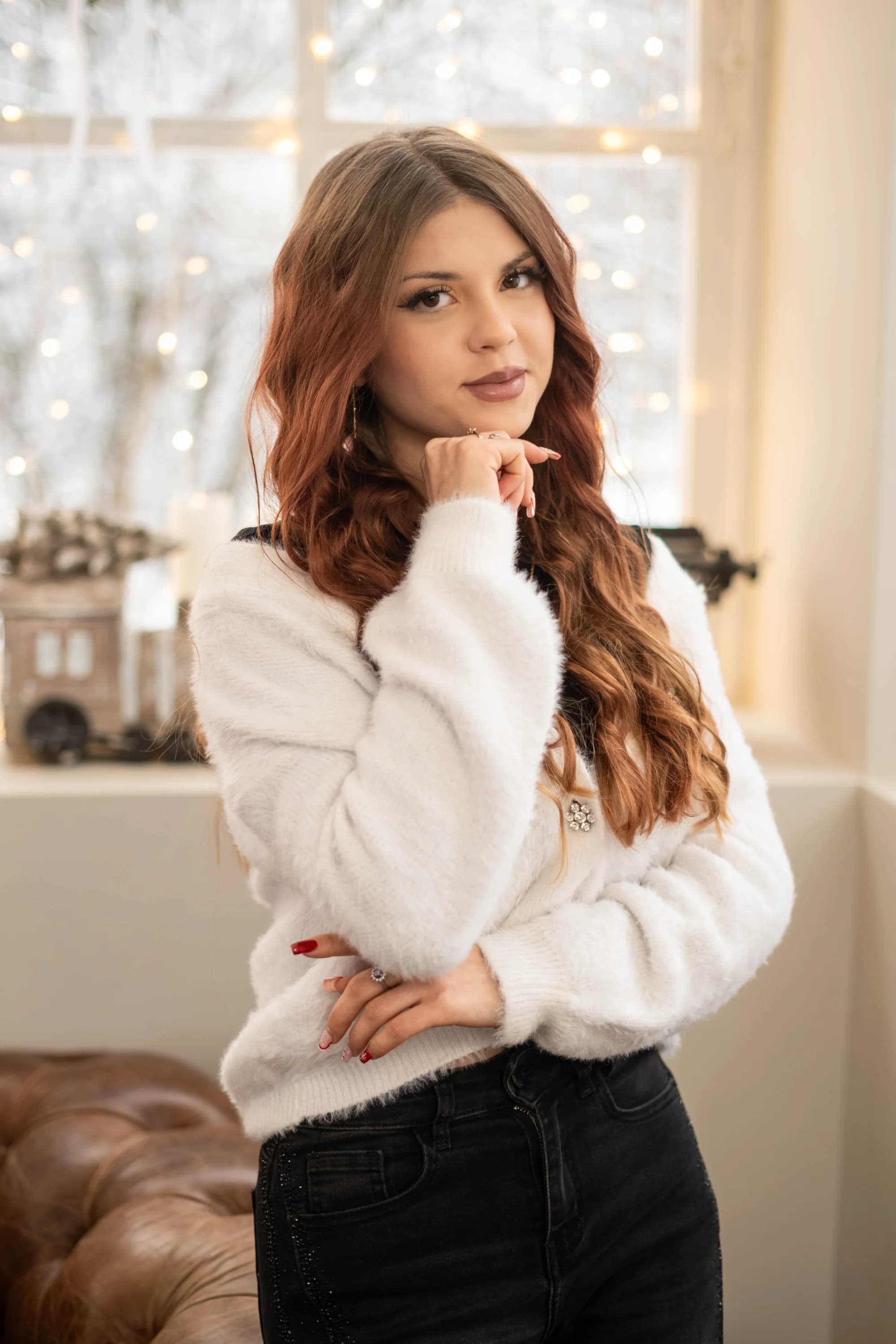 Portret studentă gânditoare fotograf absolvire banchet Brasov Crudu Alexandru CA Photography