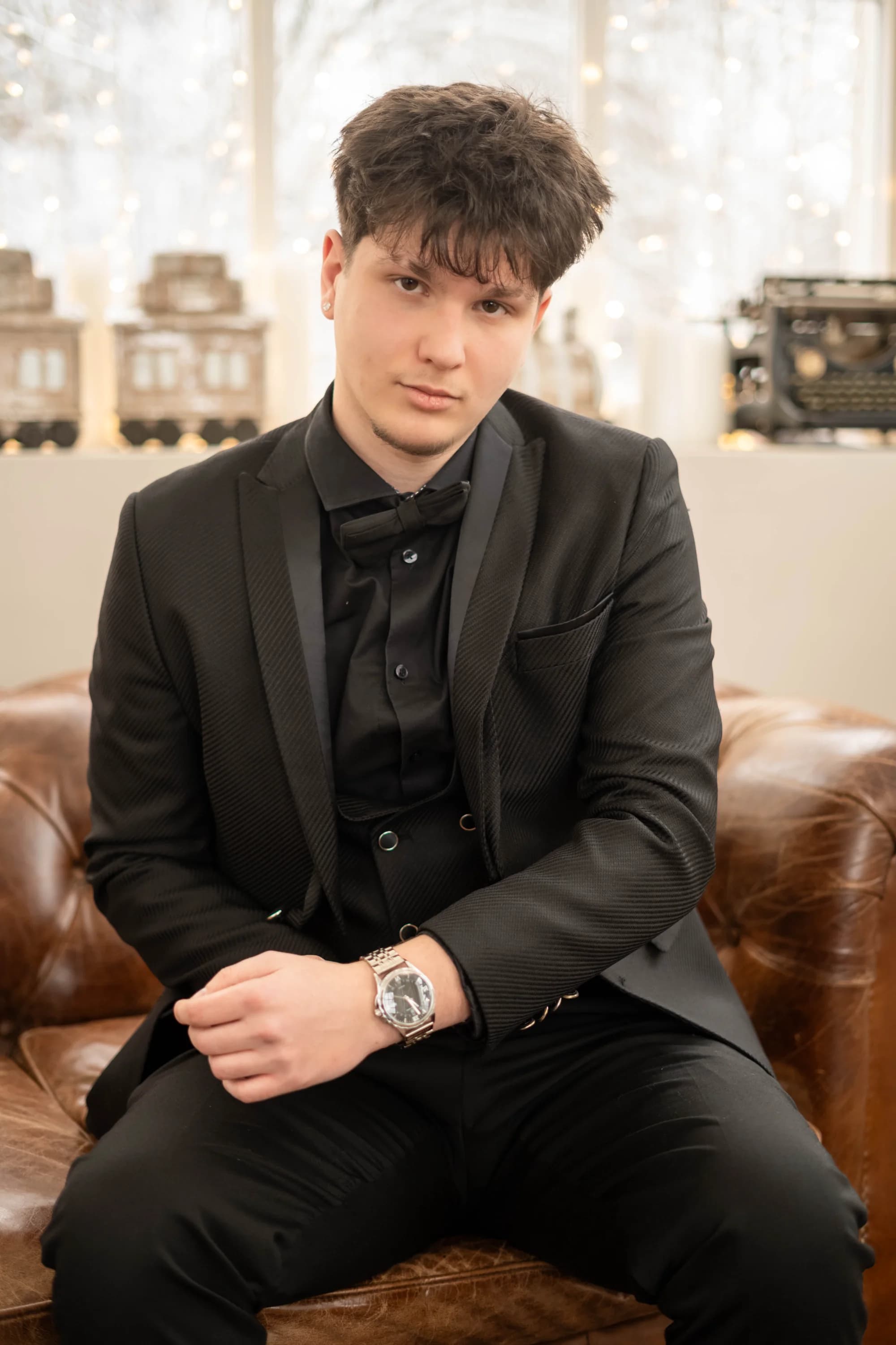 Portret student in costum fotograf absolvire banchet Brasov Crudu Alexandru CA Photography