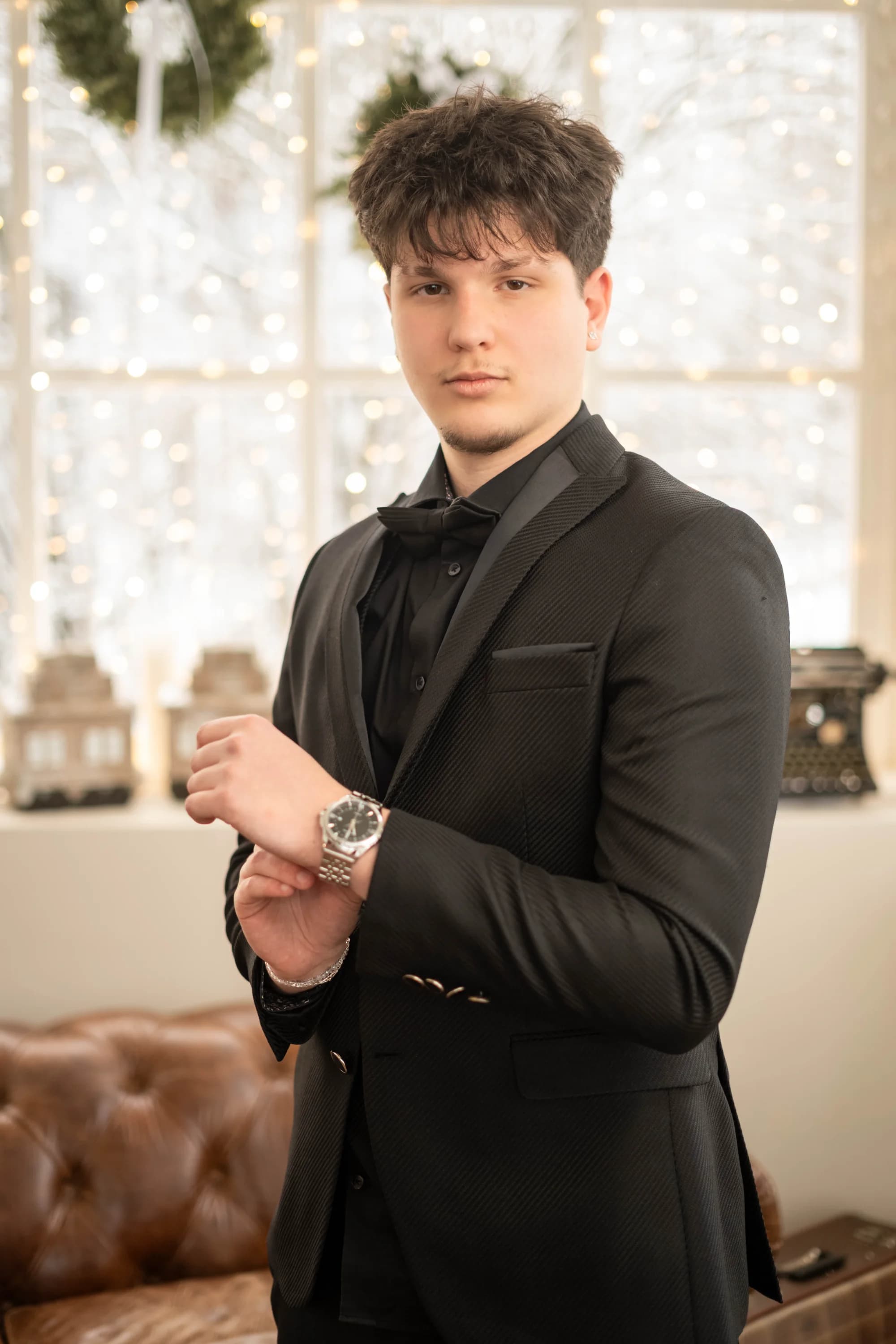 Portret tanar in costum fotograf absolvire banchet Brasov Crudu Alexandru CA Photography