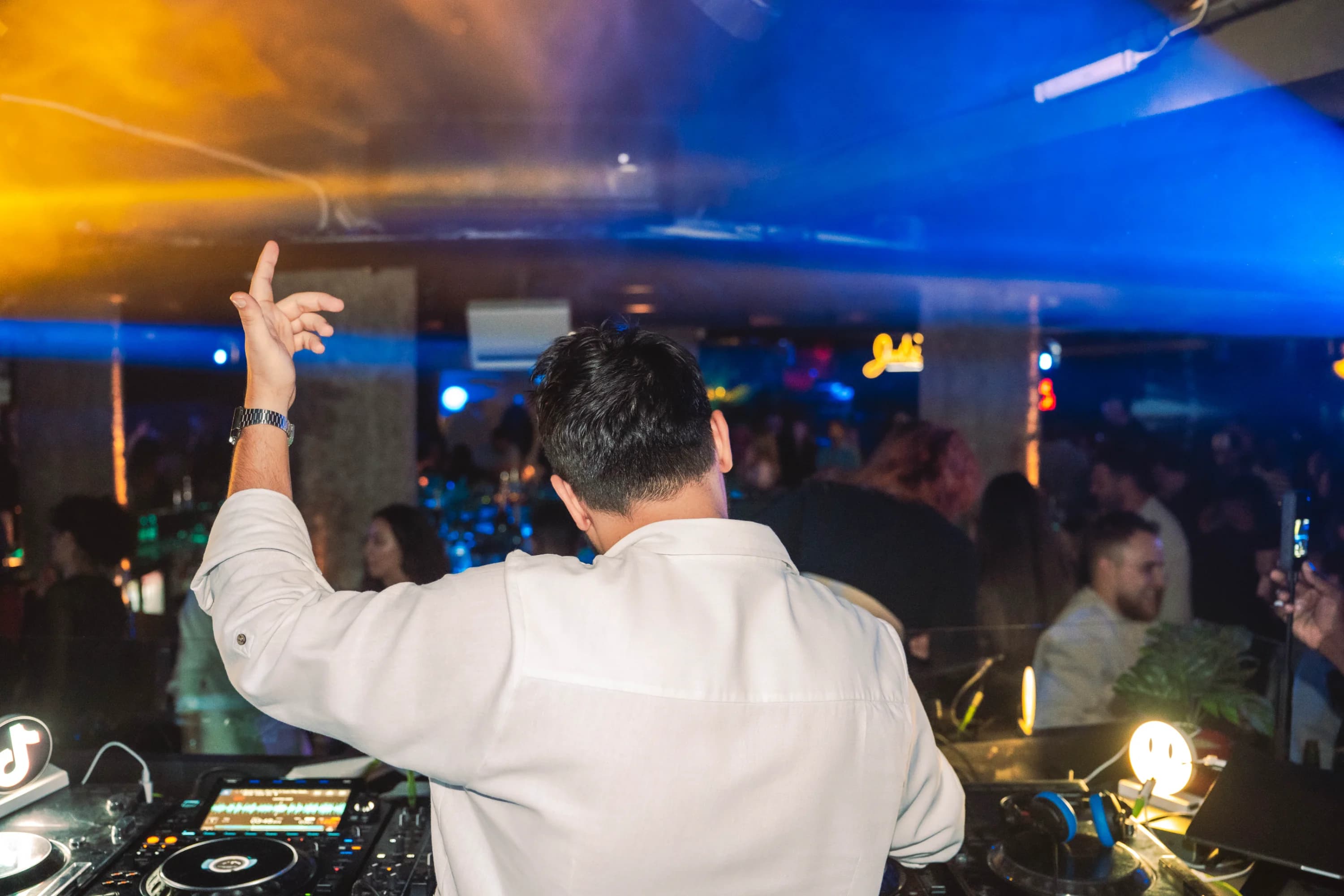 DJ mixand fotograf club evenimente Brasov Crudu Alexandru CA Photography