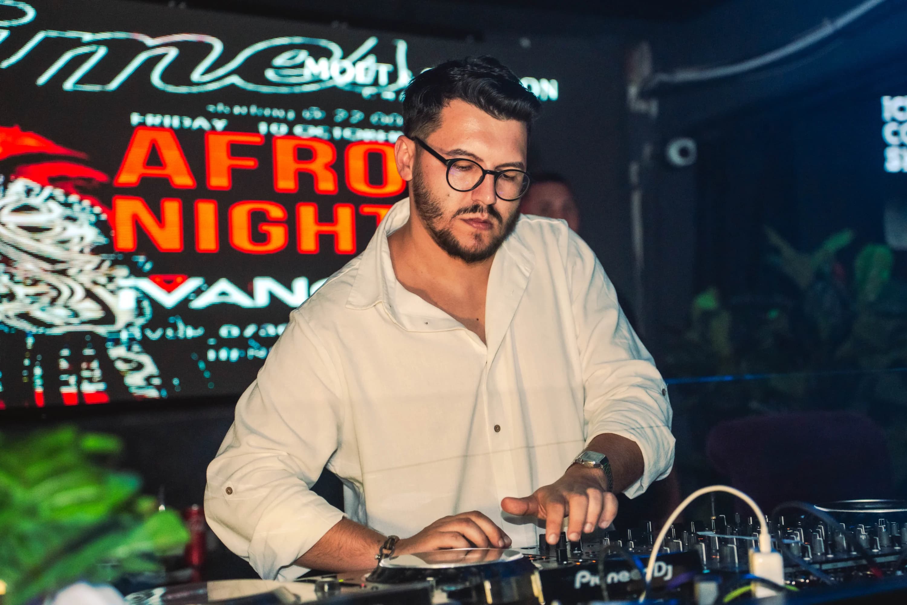 DJ mixand fotograf club evenimente Brasov Crudu Alexandru CA Photography